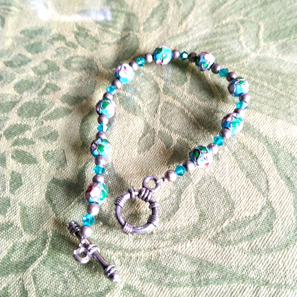Costume bracelet..pretty flowers